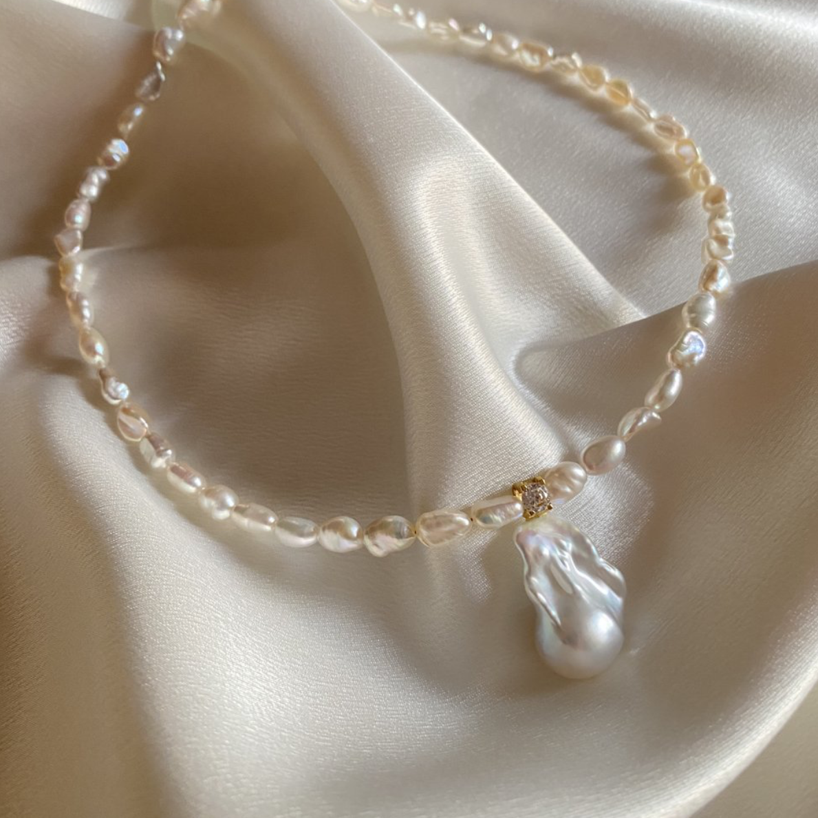 Goldsmiths 9ct White Gold Pearl Diamond Baguette Pendant GS0005GW |  Goldsmiths